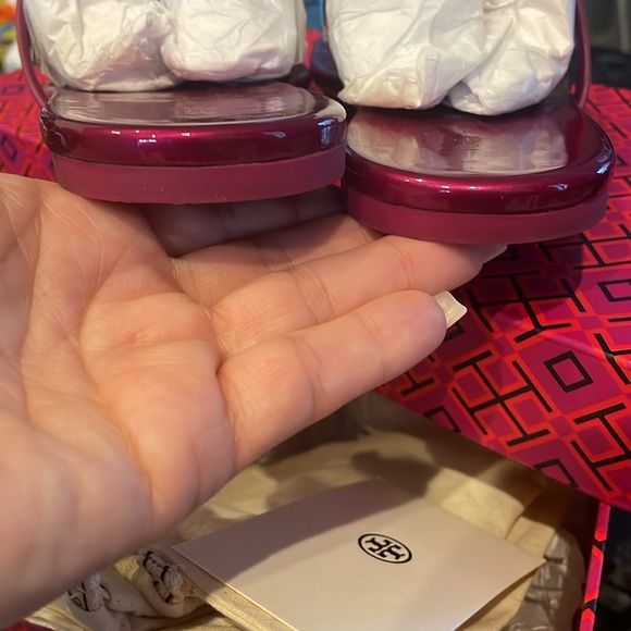 Tory Burch Miller patent soft Sandals - Picture 6 of 14